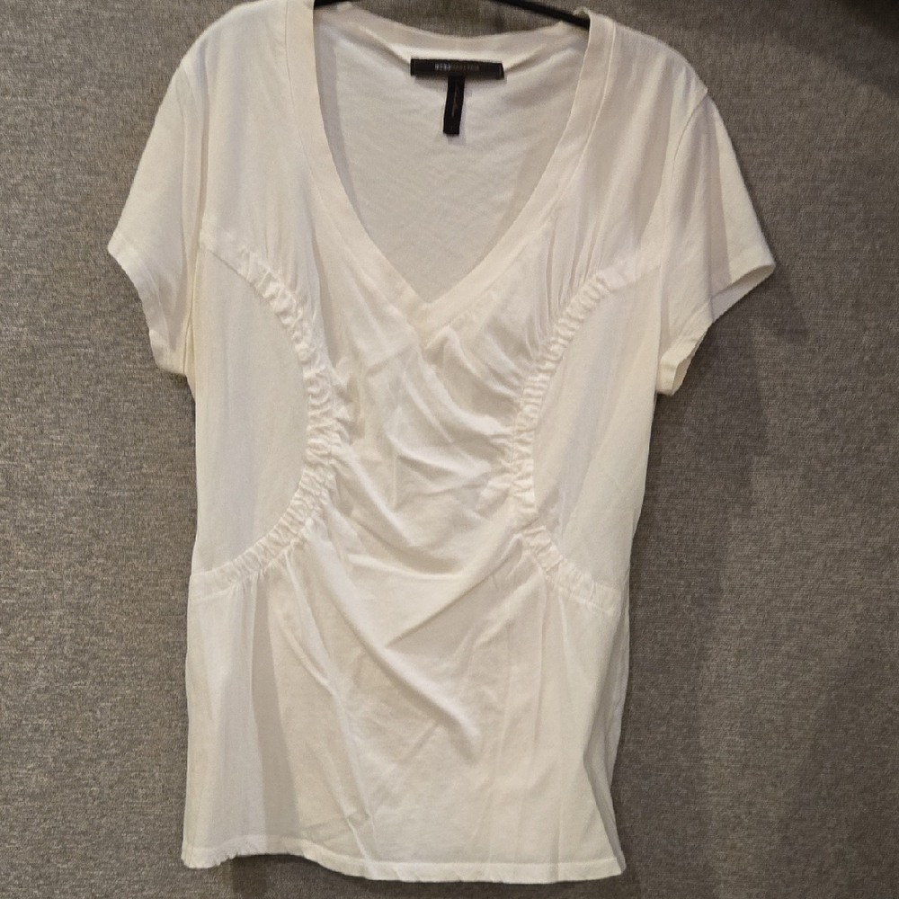BCBGMaxAzria White Ruched V-Neck Tee / 100% Pima Cotton (sz L)